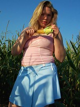 Cute college fatty flashes pussy at corn field
